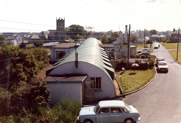 Nissen hut at Mourne District Hospital c.1980. The Nissen hut was originally built during the Second World War for American servicemen and continued to be used as hospital accommodation until the hospital’s closure in 1996. Courtesy of Daniel McKevitt