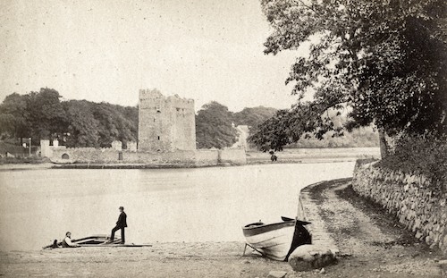 Narrow Water Castle was built in the 1560s for an English garrison to protect an important crossing point at the head of Carlingford Lough. Narrow Water Castle was built in the 1560s for an English garrison to protect an important crossing point at the head of Carlingford Lough.