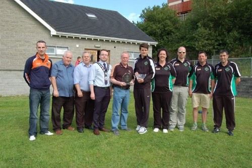 Mayor Dáire Hughes presents the London Team representatives with a gift from the people of Newry and Mourne