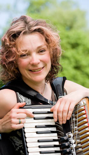 Karen Tweed take the Adult Session Tunes Workshop at Iúr Cinn Fleadh Karen Tweed take the Adult Session Tunes Workshop at Iúr Cinn Fleadh