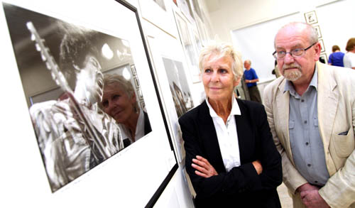 Ros Drinkwater, Fine Arts Columnist for the Sunday Business Post with Mike Catto – University of Ulster Professor at the Exhibition Ros Drinkwater, Fine Arts Columnist for the Sunday Business Post with Mike Catto – University of Ulster Professor at the Exhibition