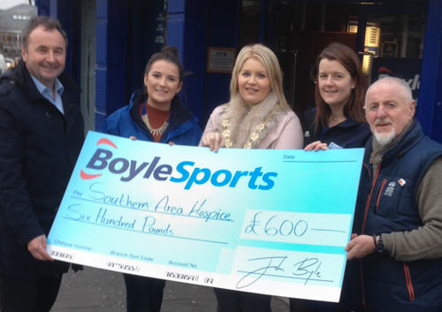 Cllr Naomi Bailie, Chairperson, Newry, Mourne and Down District Council; Aoife Heffron of BoyleSports,Anne Mac Oscar Regional Marketing Officer with the Southern Area Hospice with Pat Mc Ginn and Lawrence Mc Cabe as they start of their fundraising with a cheque from BoyleSports. Cllr Naomi Bailie, Chairperson, Newry, Mourne and Down District Council; Aoife Heffron of BoyleSports,Anne Mac Oscar Regional Marketing Officer with the Southern Area Hospice with Pat Mc Ginn and Lawrence Mc Cabe as they start of their fundraising with a cheque from BoyleSports.