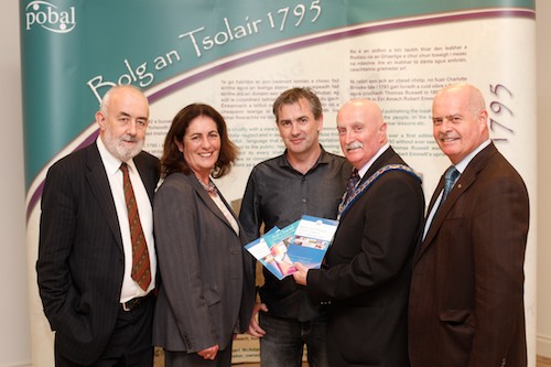 Launching  Súil Charad at Newry Library are from left: Mickey Walsh and Ursula Mhic A'tSaoir,  Newry and Mourne District Council; Séimí MacAindreasa, Pobal; Cllr Charlie Casey, Mayor, Newry and Mourne District Council and Séamus MacDhaibhéid, Gaeláras Mhic Ardghail . Photo: Columba O'Hare