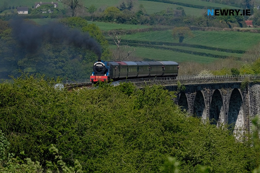 The Steam powered Enterprise crosses the 18 Arches. Photograph: Columba O'Hare/ Newry.ie 