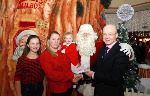 Bernadette McCrink was the grand prize winner from Buttercrane’s Christmas Giveaway competition and is pictured here with her family, Santa and Peter Murray, Buttercrane.