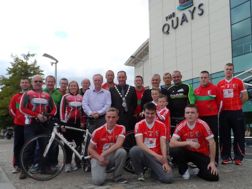 Mayor of Newry &Mourne Cllr Michael Ruane, Colin Kavanagh (Quays Newry)  Raymond Watters (Chairperson Craobh Rua Camlocha) Peter Quinn (Euro Services) with cyclists and hurlers at the 