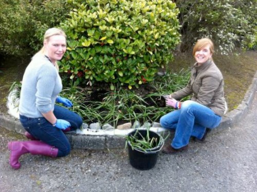 Lisa Nugent (Left) and Cheryll McNeill (right), GSK Therapy Representatives get the SAHS gardens ready for summer.