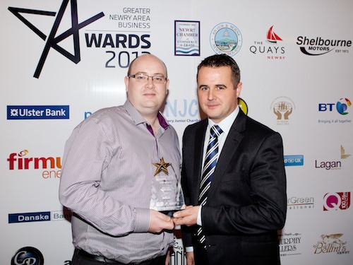 The Best Pub Award Sponsored by ITS New Media Left to Right Gavin McAlary Bellinis, Gary Toppings ITS New Media. Photograph: Peter Clarke