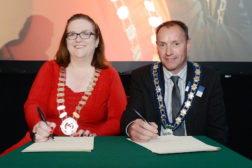 Mayor Mickey Ruane and Niamh McGowan, Chairperson, Meath County Council Signing the Dublin Declaration.