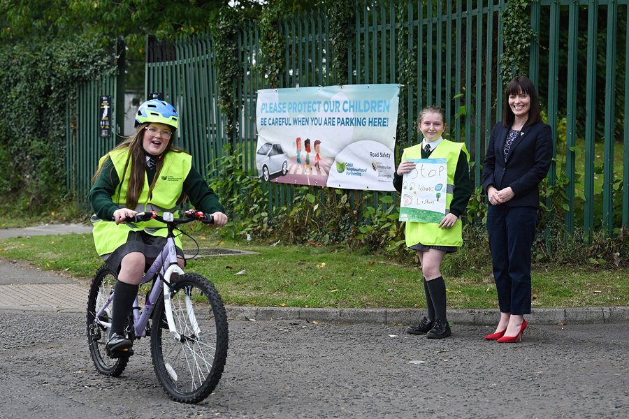 Minister Mallon is joined by St. Kieran’s Primary School pupils, Niamh Hamill and Taylor Dowds to launch the 2021/22 Road Safety (Safe Travel) Grant Scheme.