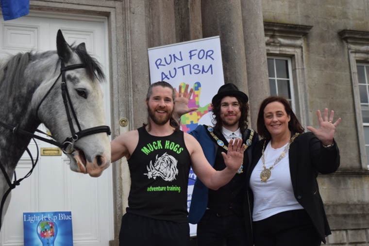 Stevey McGeown with Gillian Fitzpatrick, Chairperson, Newry, Mourne and Down Council and Garath Keating, Mayor, Armagh, Banbridge, Craigavon.