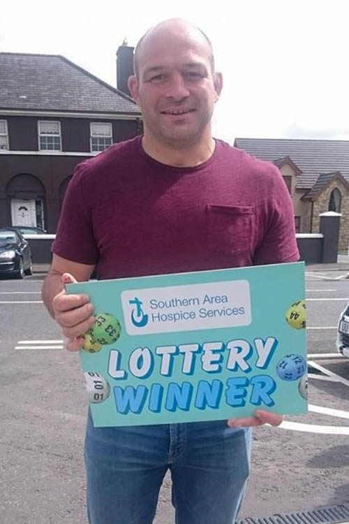 Rory Best supporting the Hospice Lotto.