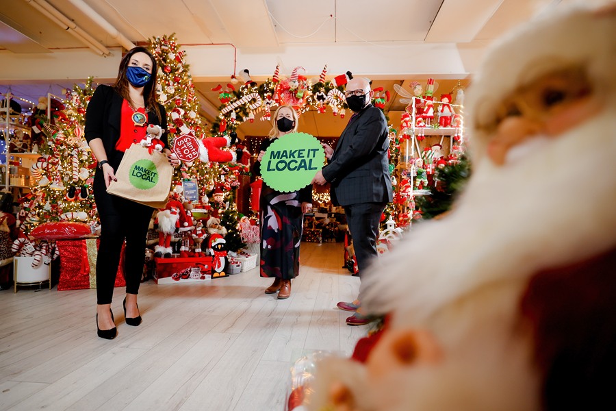 Cllr Cathy Mason, Chairperson, NMDDC pctured with Mark Kelly and Noelle McMeel in Kellys Christmas Shop in Warrenpoint.