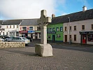 A replica of the Drumadonnell Cross on the Upper Square at Castlewellan by Eric Jones, CC BY-SA 2.0 , via Wikimedia Commons