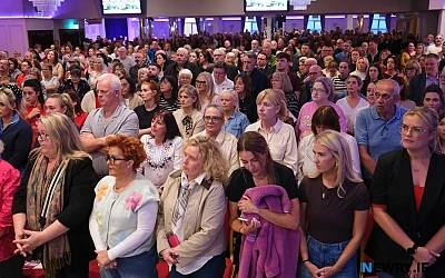 Over 700 packed into the Canal Court Hotel for the Save Daisy Hill meeting. Photograph: Columba O'Hare/ Newry.ie 
